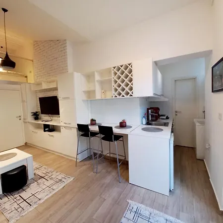 Apartment Alex 3 *