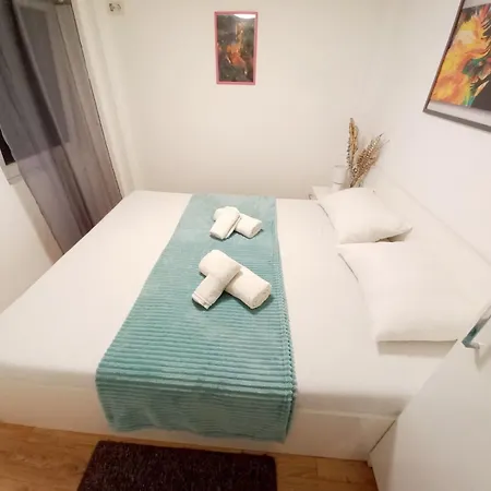 Alex 3 Apartment